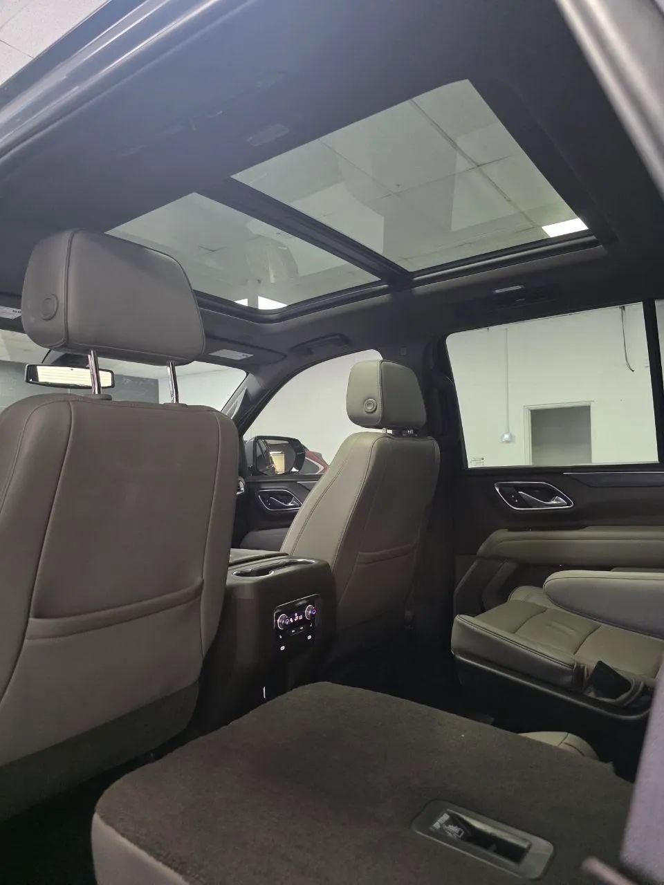 Used 2021 GMC Yukon SLT w/ SLT Premium Package RWD image 9
