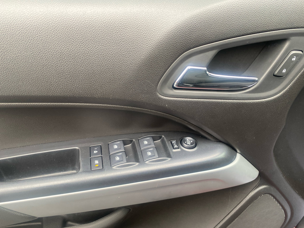 Used 2018 Chevrolet Colorado LT w/ LT Convenience Package image 12