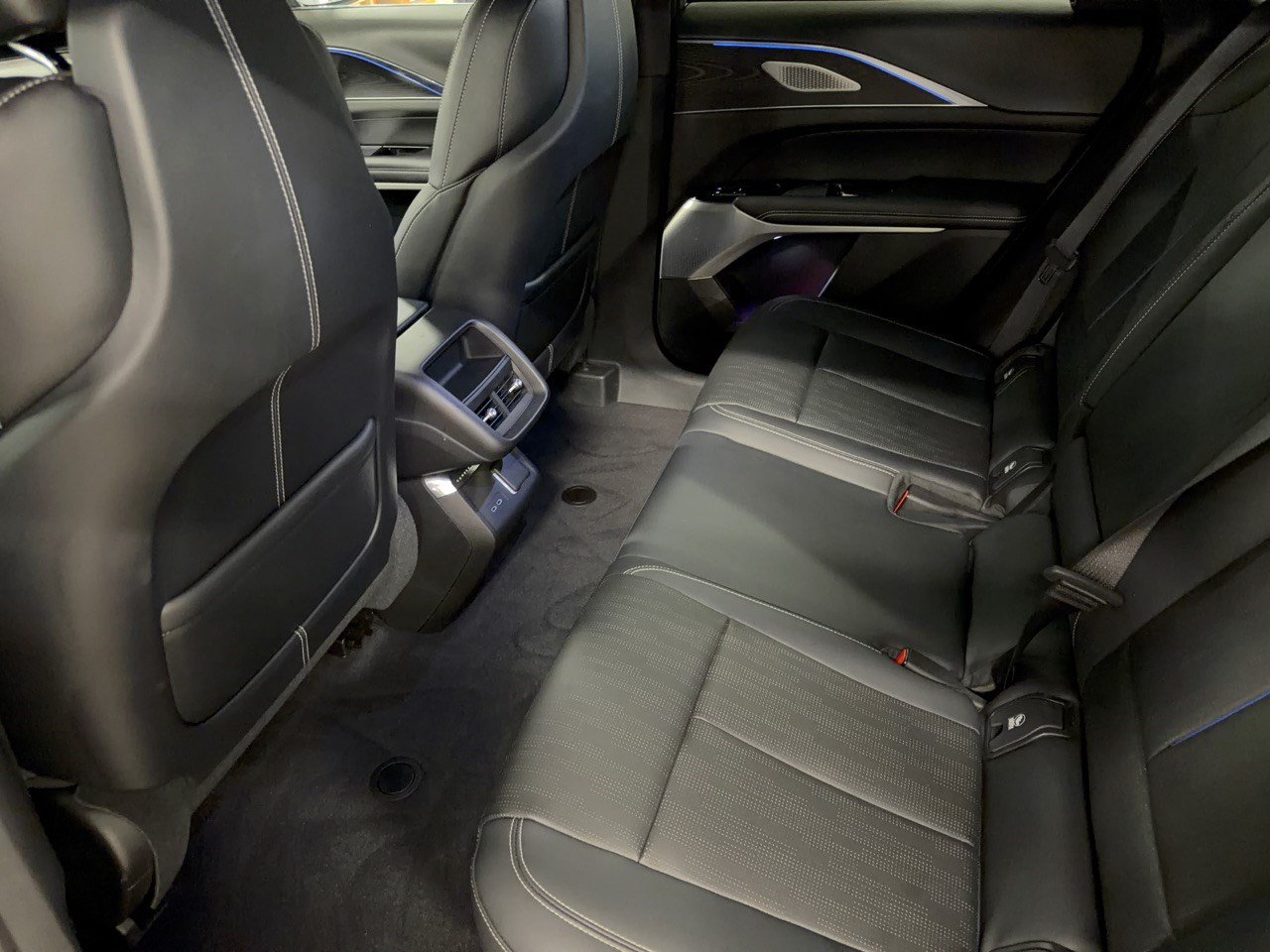 Used 2024 Cadillac Lyriq Luxury w/ LPO, Floor Liner Package AWD/4WD image 25