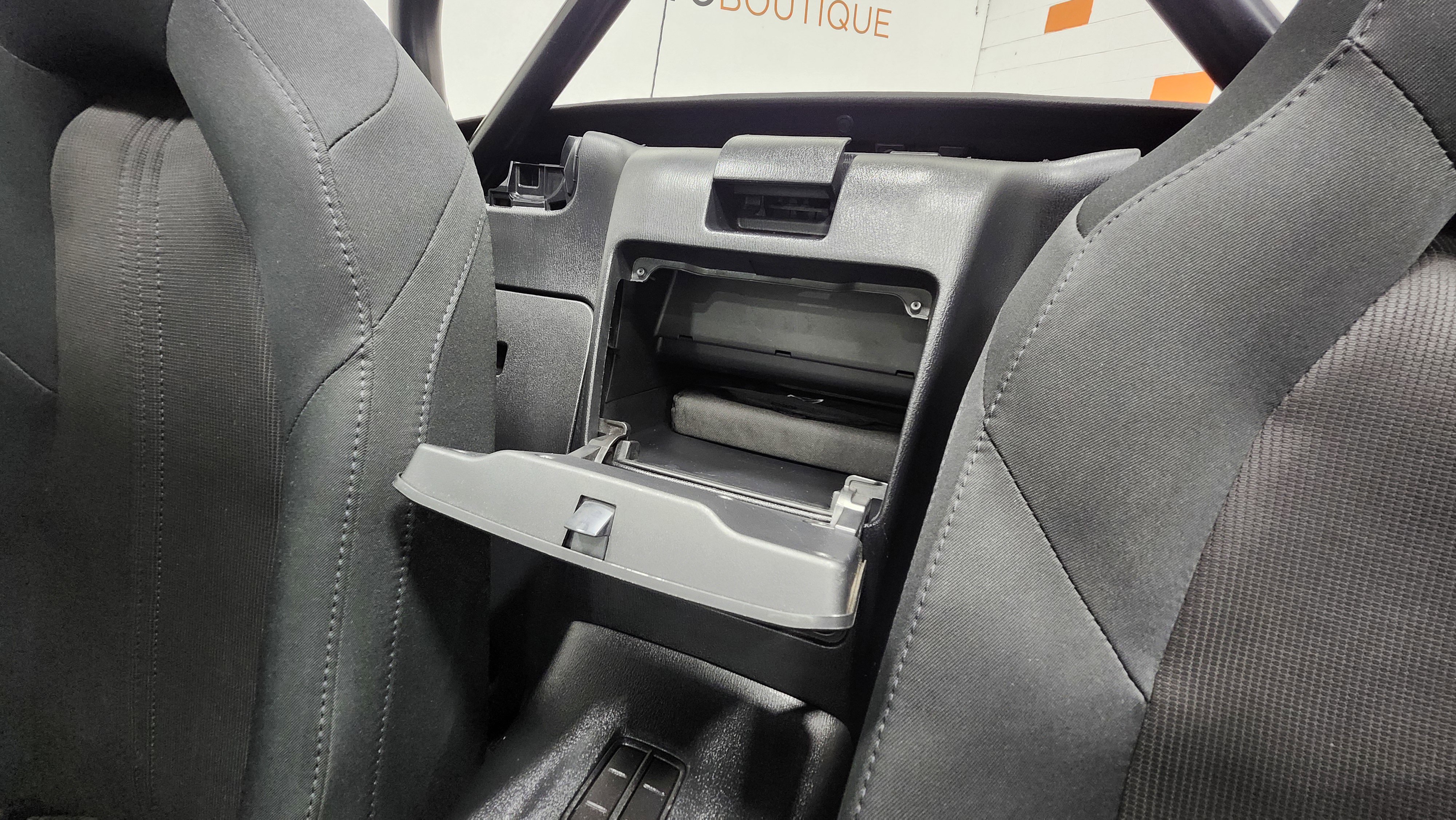 Used 2016 MAZDA MX-5 Miata Sport image 32