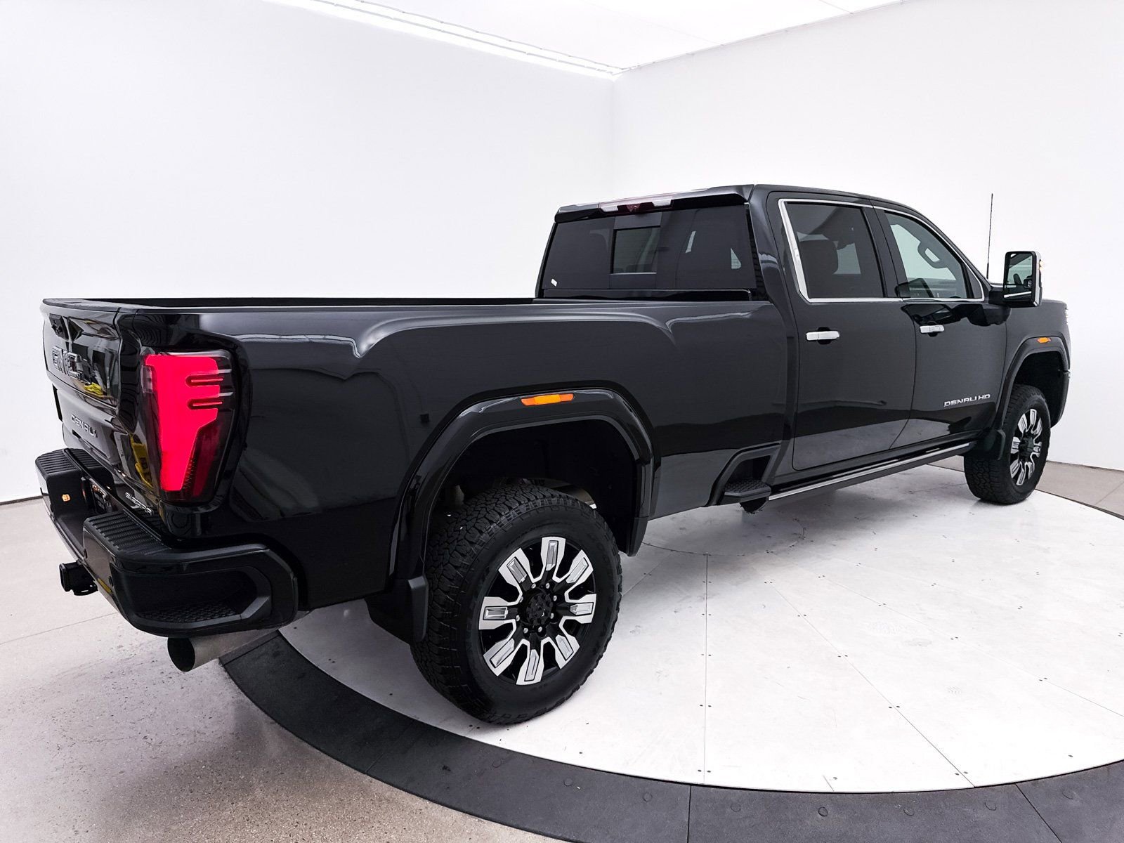 Used 2024 GMC Sierra 2500 Denali w/ Denali Reserve Package AWD/4WD image 20