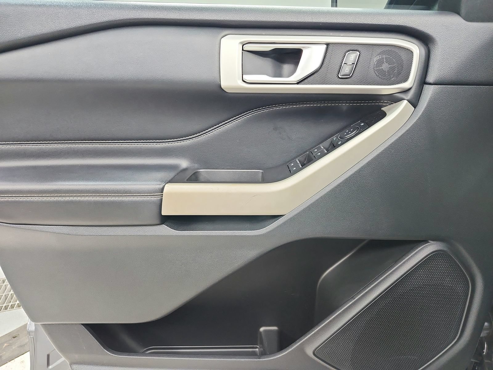 Used 2022 Ford Explorer XLT RWD image 35
