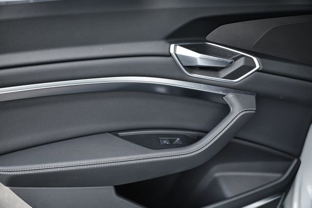 Used 2022 Audi e-tron Premium Plus image 24