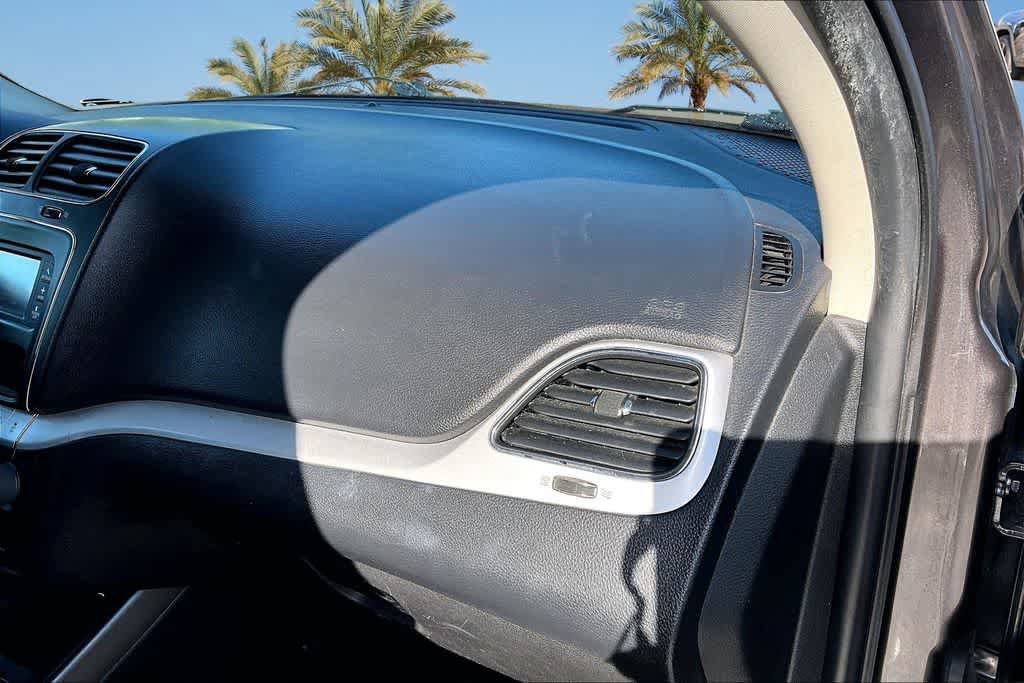 Used 2020 Dodge Journey SE w/ Blacktop Package FWD image 21