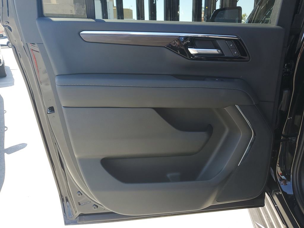 New 2026 Chevrolet Suburban LS image 14