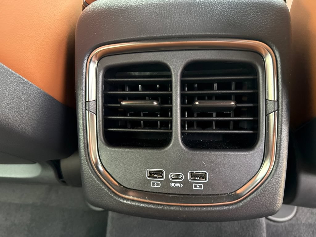 New 2025 VinFast VF 8 Plus AWD/4WD image 16