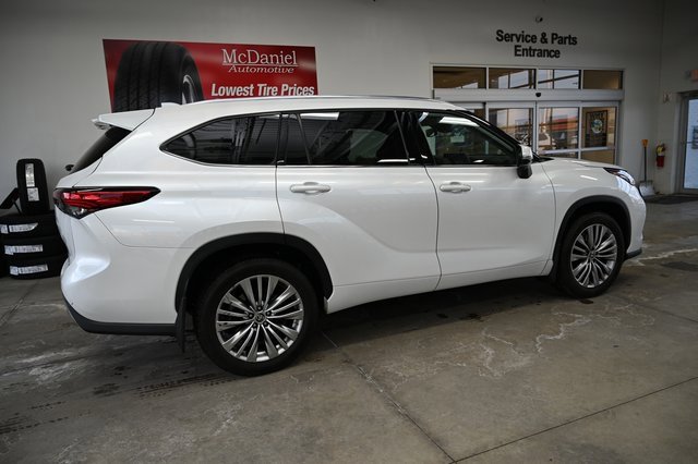 Used 2022 Toyota Highlander Platinum image 5