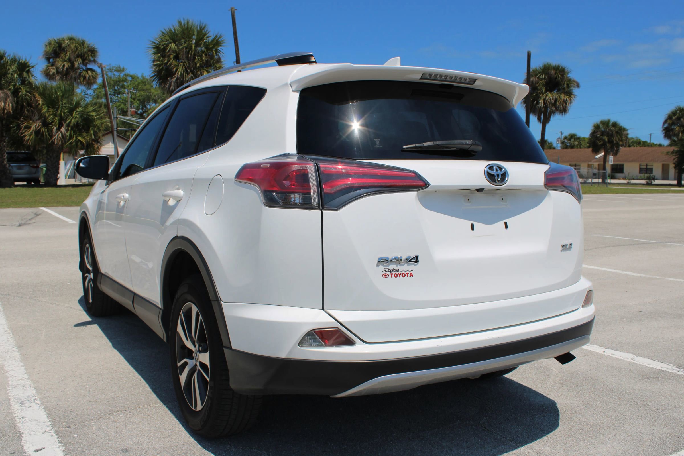 Used 2017 Toyota RAV4 XLE FWD image 4