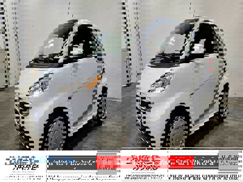 Used 2015 smart fortwo passion image 9