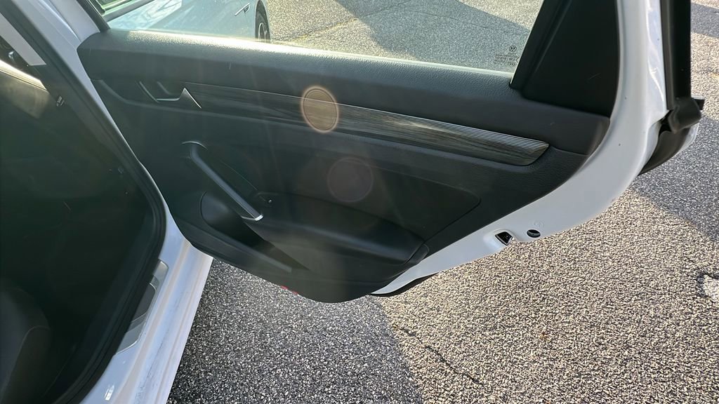 Used 2020 Volkswagen Passat 2.0T R-Line image 18