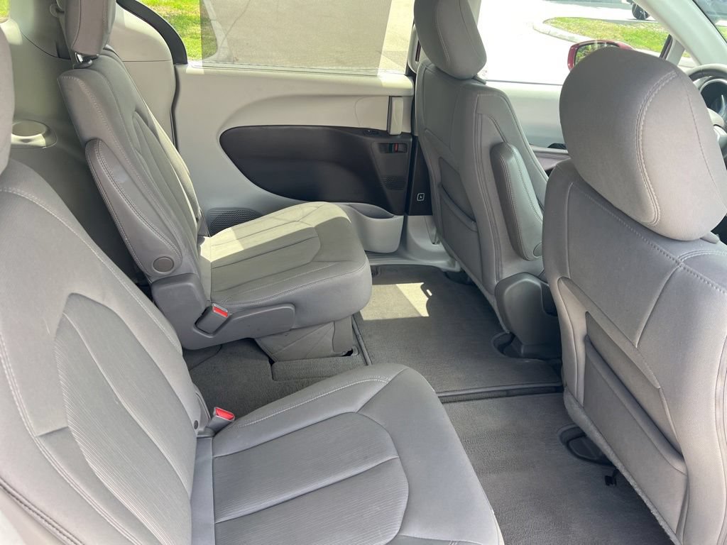 Used 2020 Chrysler Pacifica Touring w/ Advanced Safetytec Group FWD image 41