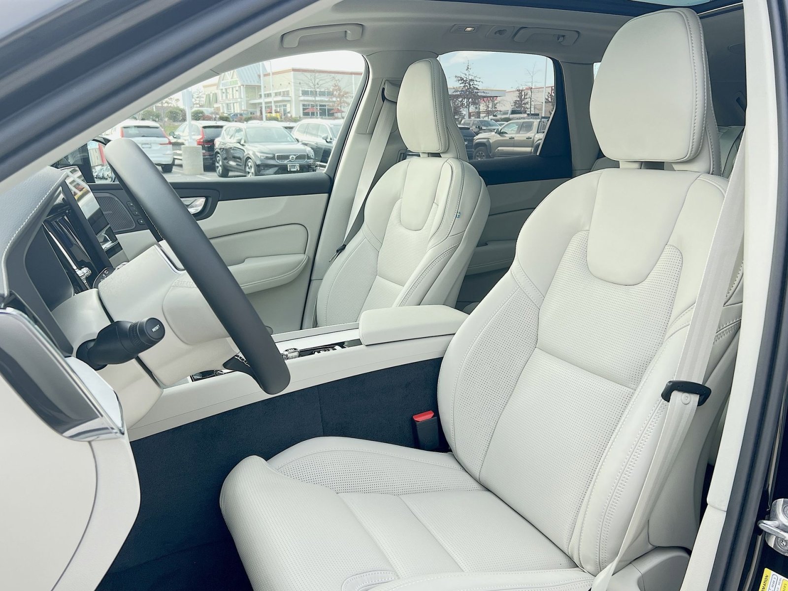 New 2026 Volvo XC60 B5 Ultra w/ Protection Package Premier image 13