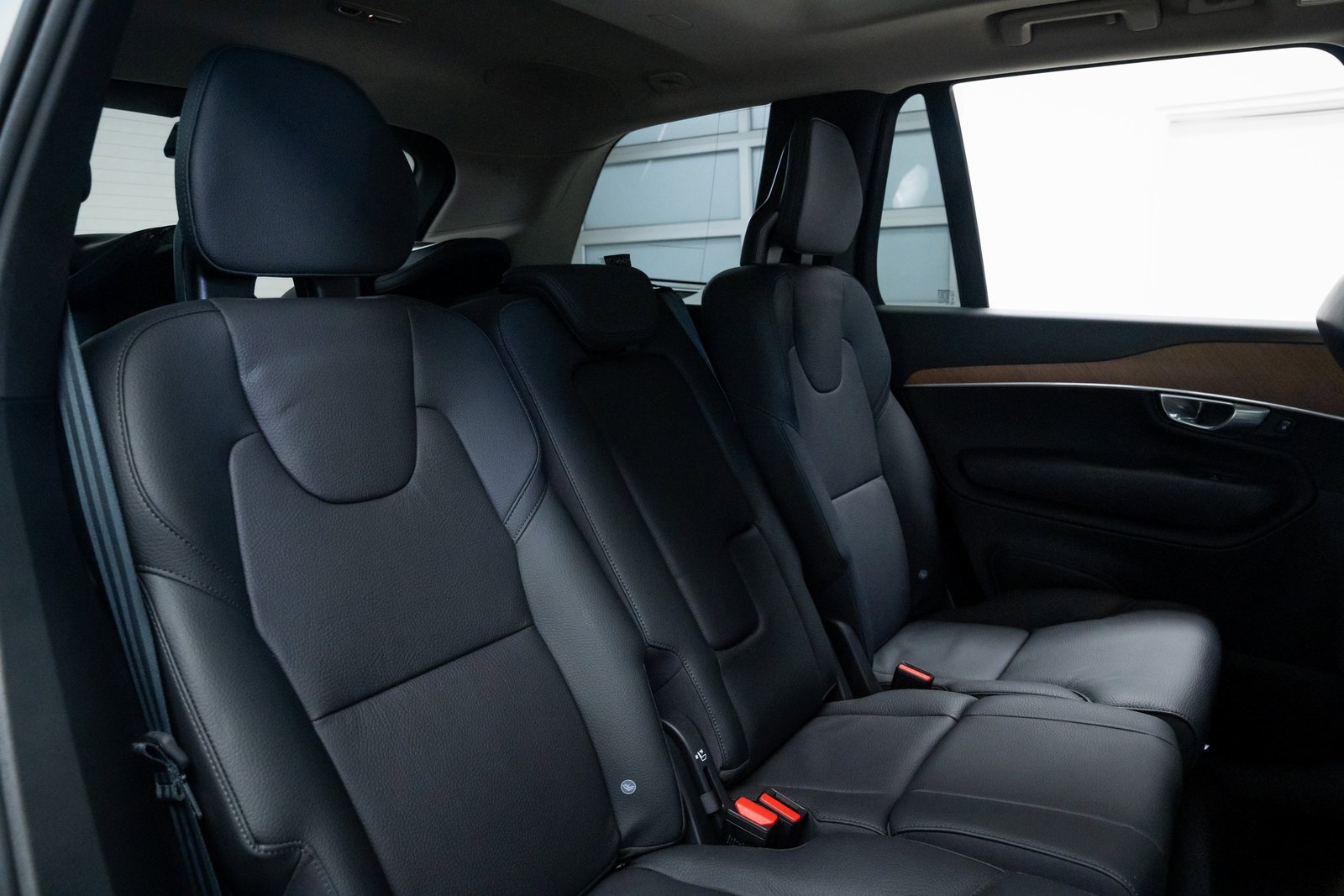 Used 2025 Volvo XC90 T8 Plus image 24