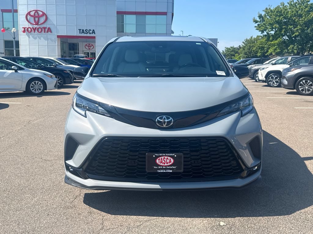 Used 2026 Toyota Sienna XSE AWD/4WD image 2