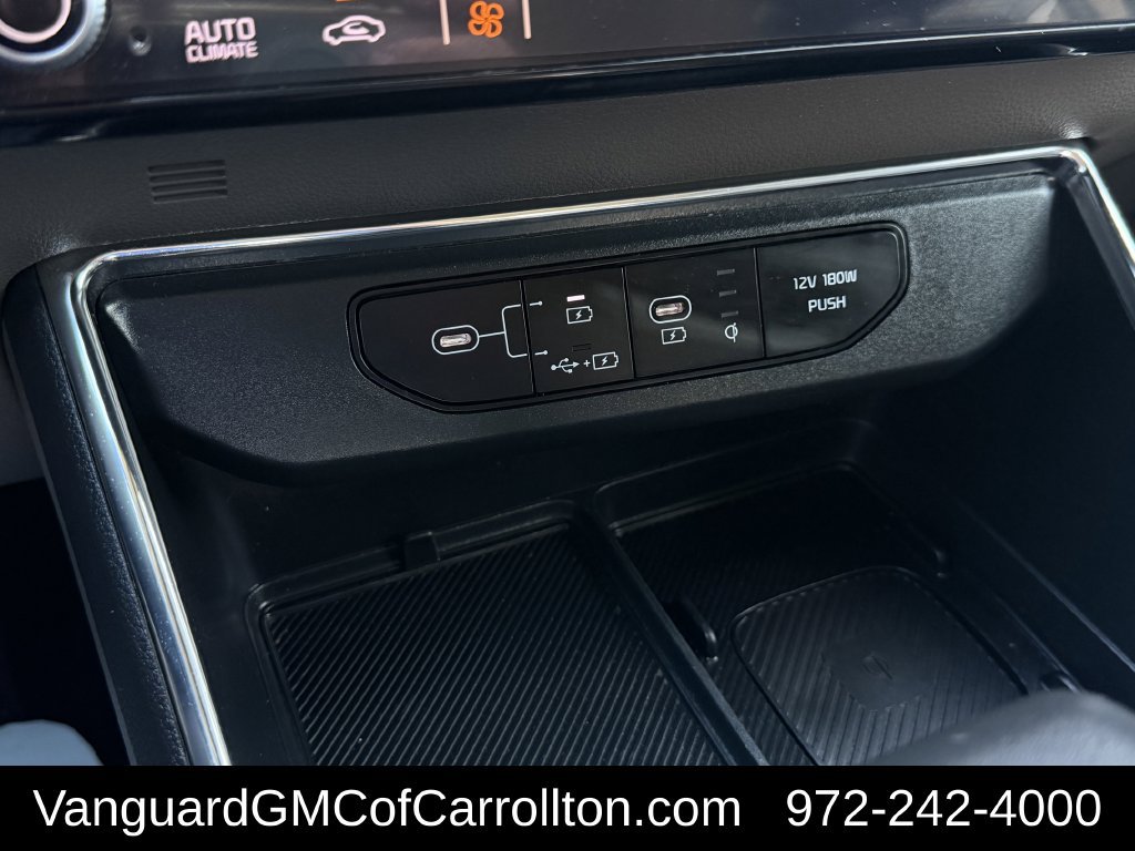 Used 2025 Kia Carnival EX FWD image 22
