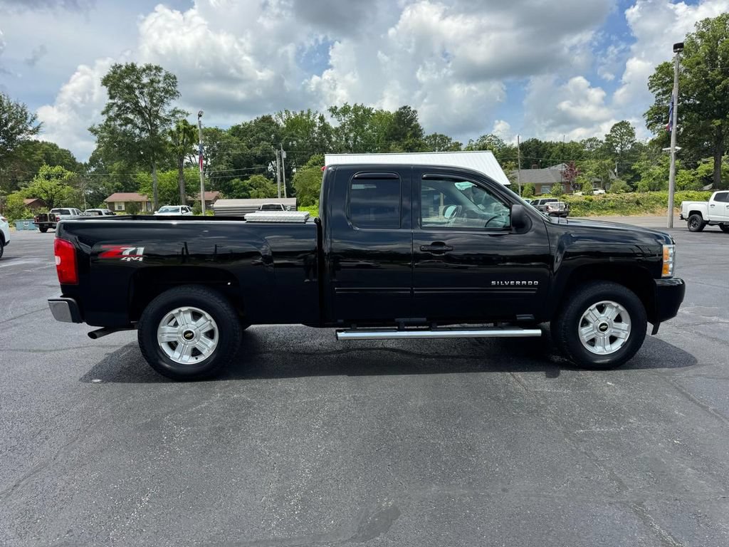Used 2011 Chevrolet Silverado 1500 LT w/ All-Star Edition AWD/4WD image 5