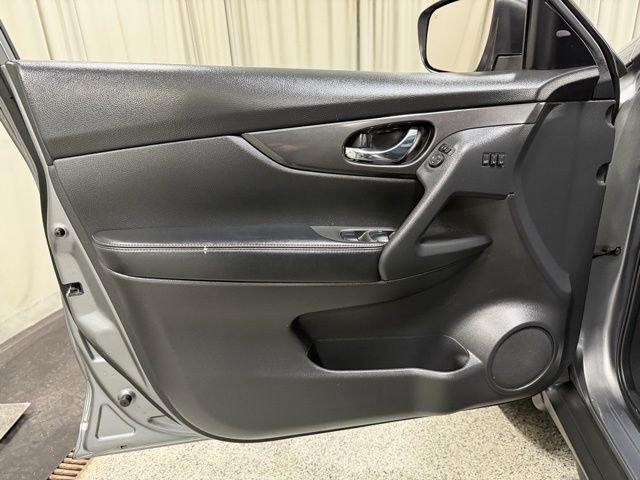 Used 2020 Nissan Rogue SV w/ Premium Package image 21