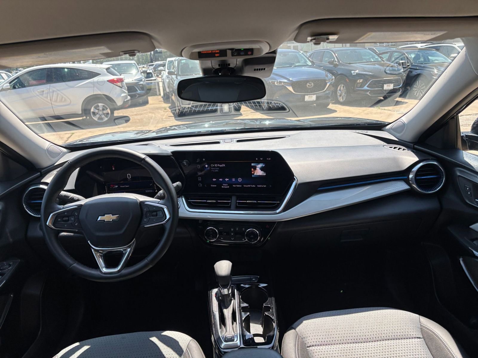 Used 2025 Chevrolet Trax LT w/ LT Convenience Package FWD image 32