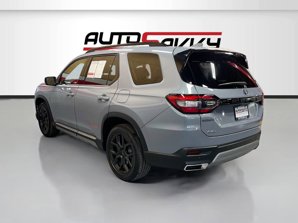 Used 2025 Honda Pilot Touring image 5