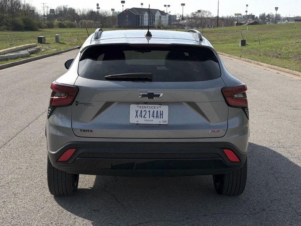 Used 2025 Chevrolet Trax RS w/ Sunroof Package image 37