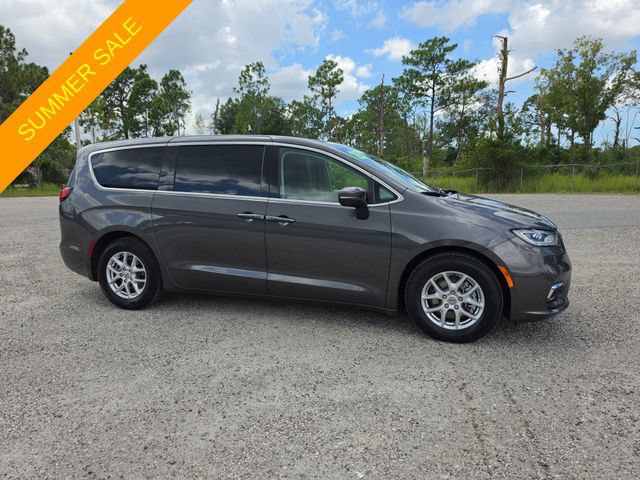 Certified 2023 Chrysler Pacifica Touring-L FWD image 2