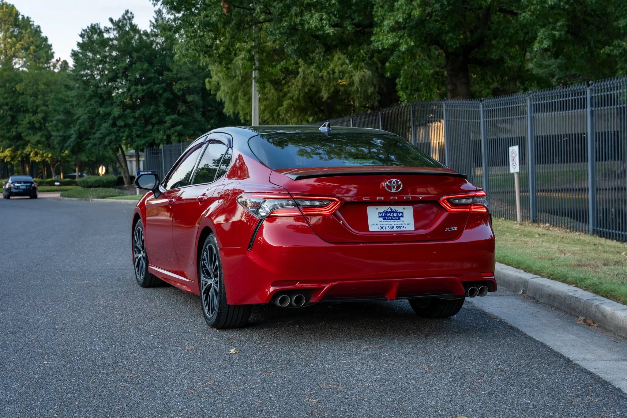 Used 2022 Toyota Camry XSE FWD image 7