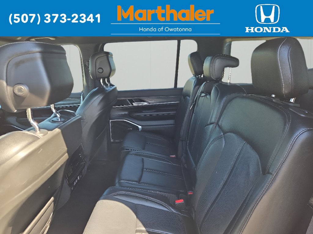 Used 2024 Jeep Wagoneer Series II w/ Flexible Seating Group AWD/4WD image 12