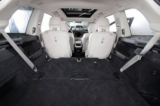 Certified 2024 Volvo XC90 B6 Plus image 27