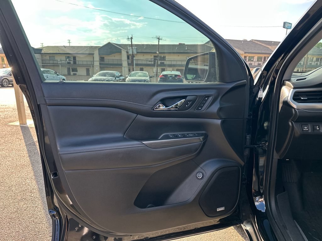 Used 2022 GMC Acadia SLT w/ Elevation Edition FWD image 13