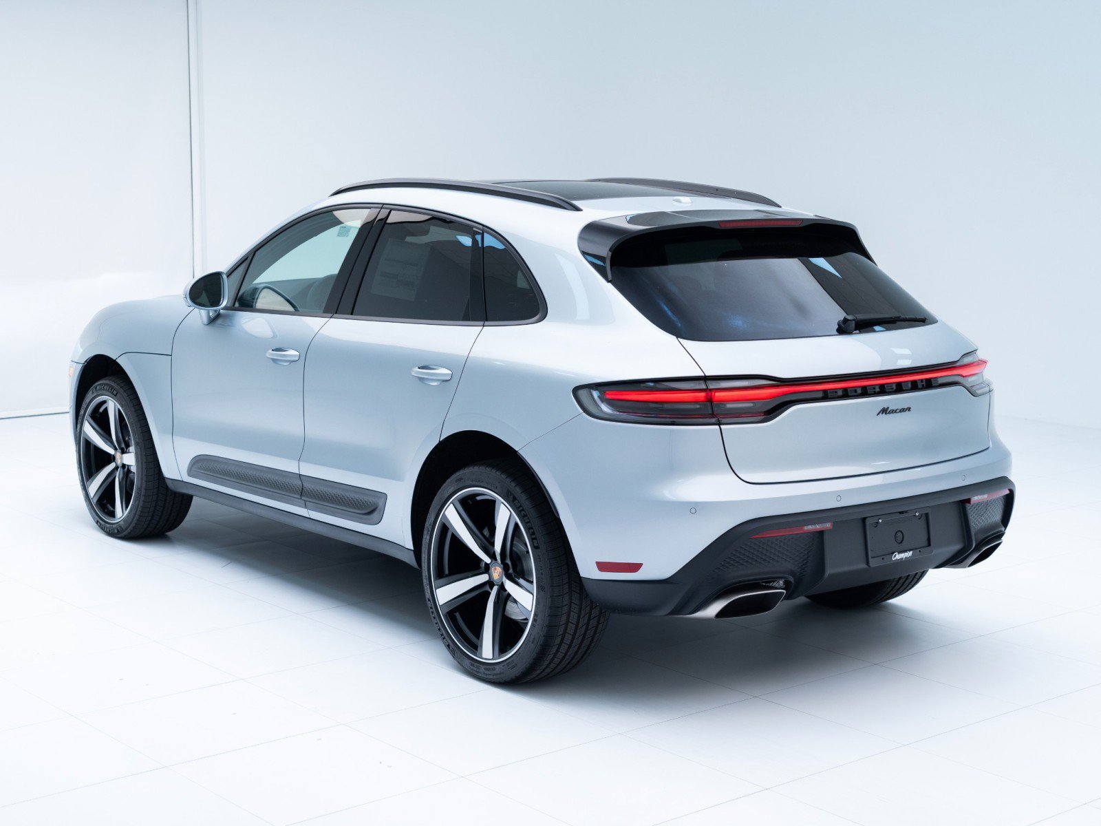 New 2026 Porsche Macan image 3