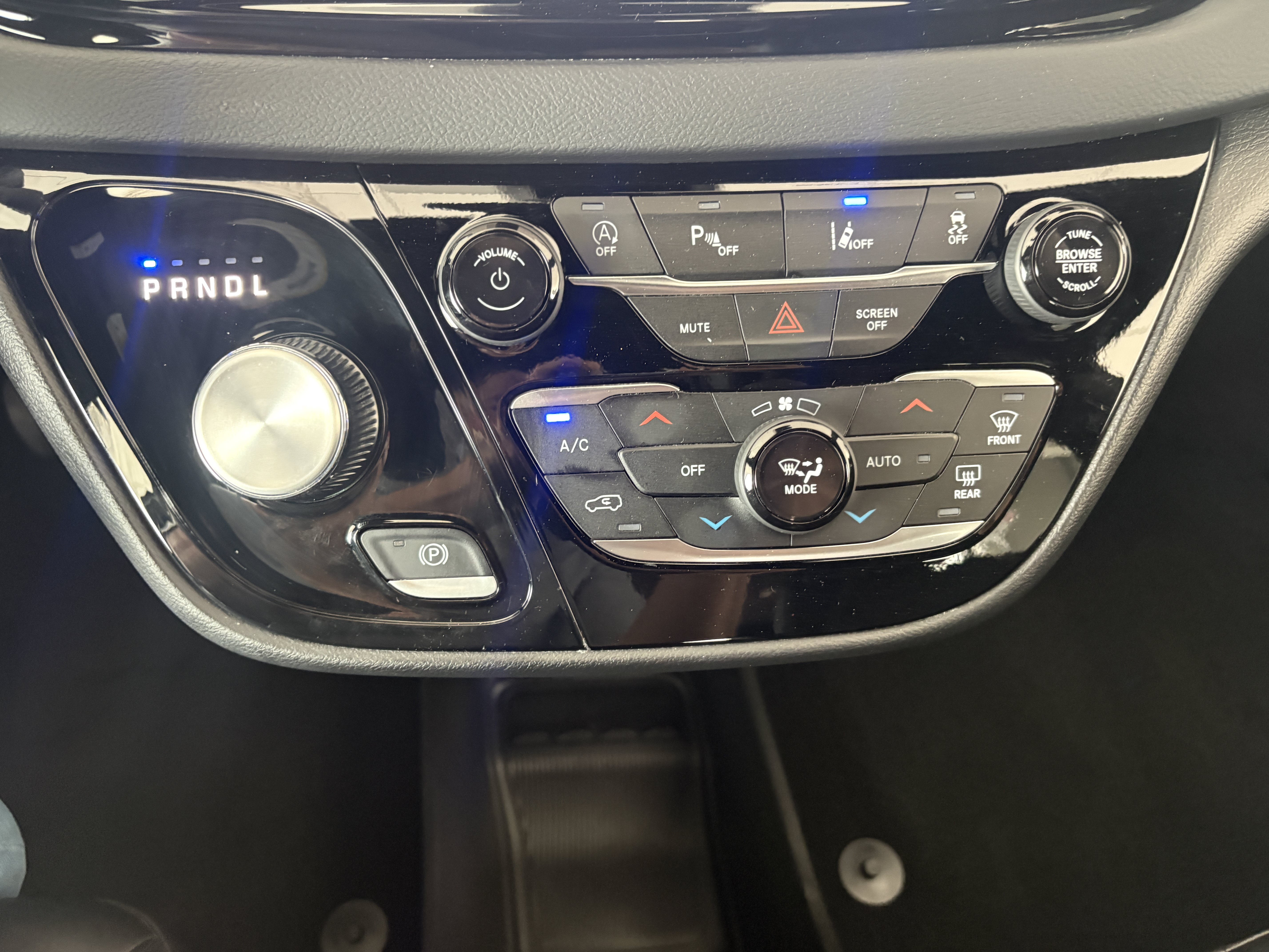 Used 2026 Chrysler Pacifica Select FWD image 17