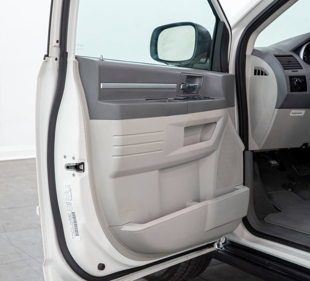 Used 2010 Dodge Grand Caravan SE w/ Climate Group FWD image 6