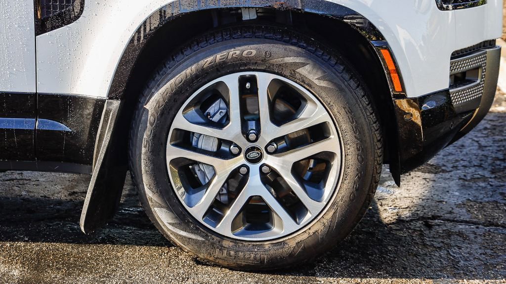 Used 2024 Land Rover Defender 110 X-Dynamic SE image 11