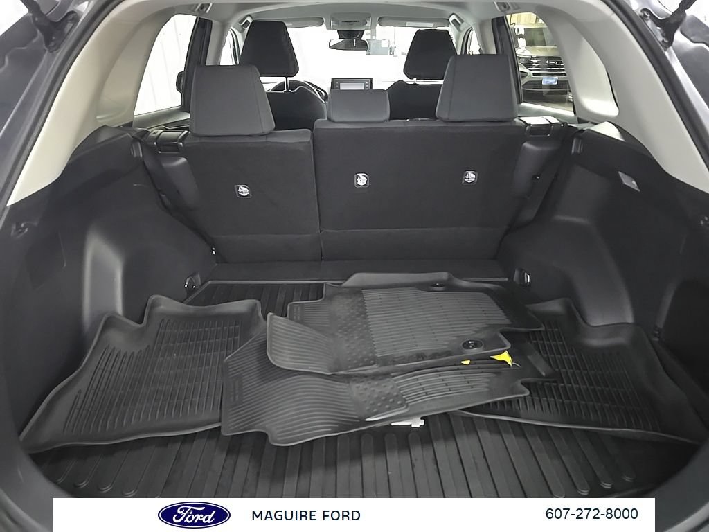 Used 2021 Toyota RAV4 LE AWD/4WD image 11