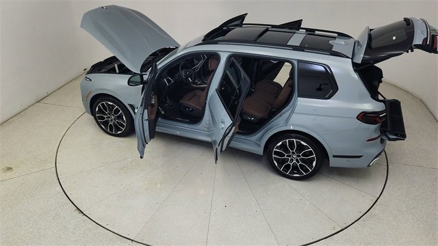 Used 2025 BMW X7 M60i image 89