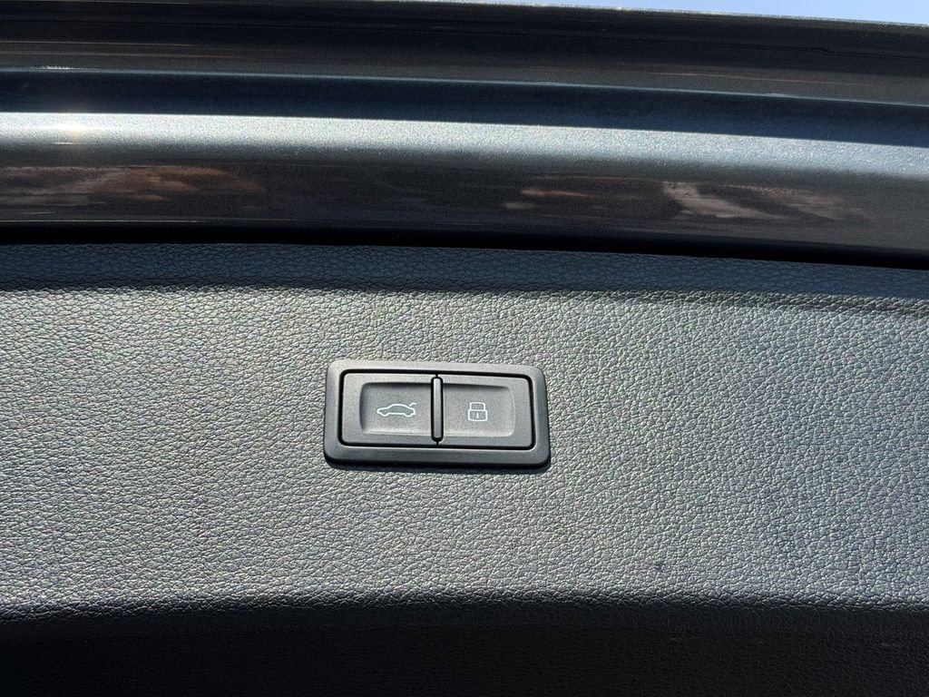 Used 2023 Audi Q5 e Premium Plus w/ Premium Plus Package image 19