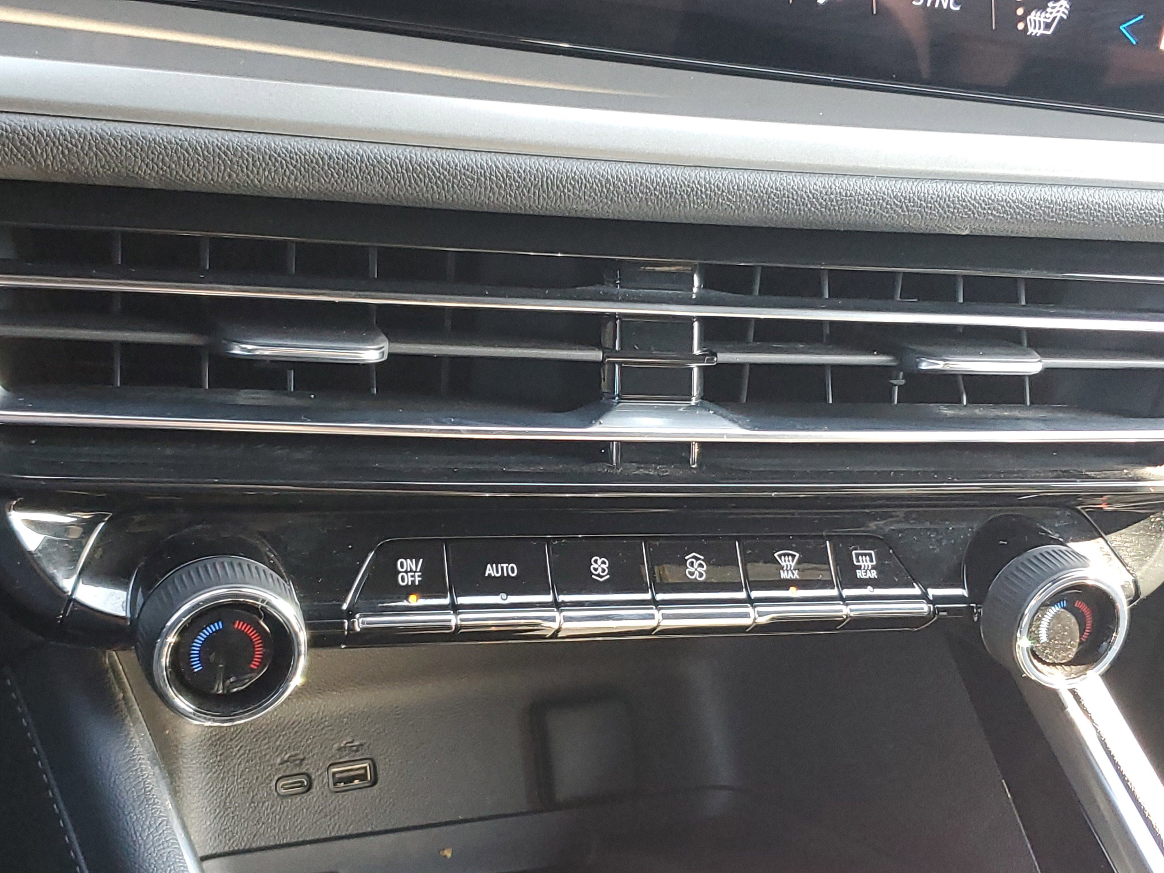 Used 2025 Chevrolet Traverse LT image 27