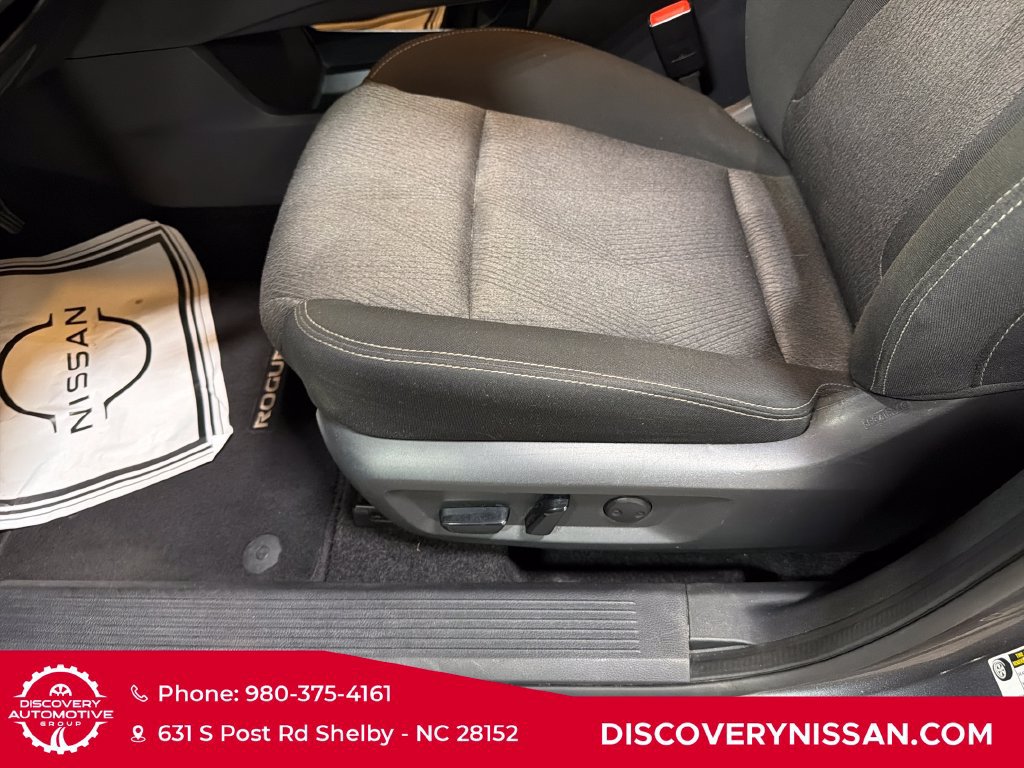 Certified 2025 Nissan Rogue SV AWD/4WD image 12
