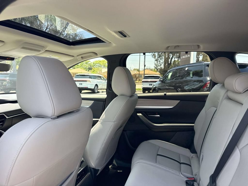 Certified 2025 MAZDA CX-90 3.3 Turbo w/ Preferred Package AWD/4WD image 13