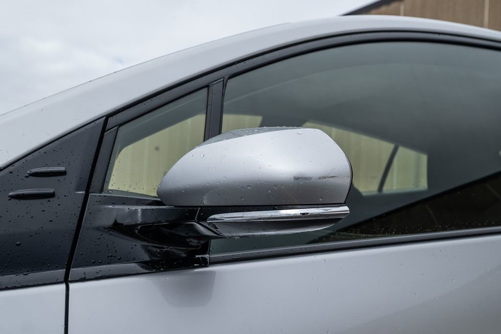 Used 2016 Toyota Prius Three image 9