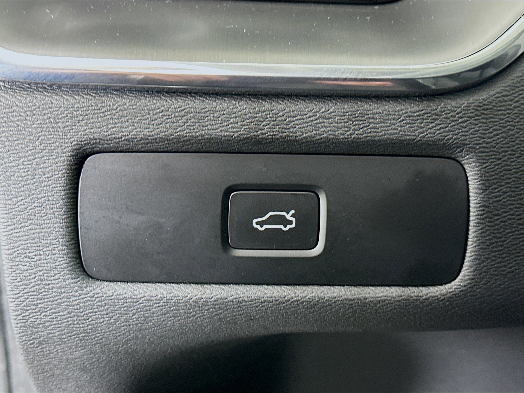 Used 2025 Volvo XC60 B5 Core image 17