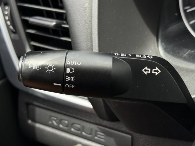 Used 2024 Nissan Rogue S AWD/4WD image 21
