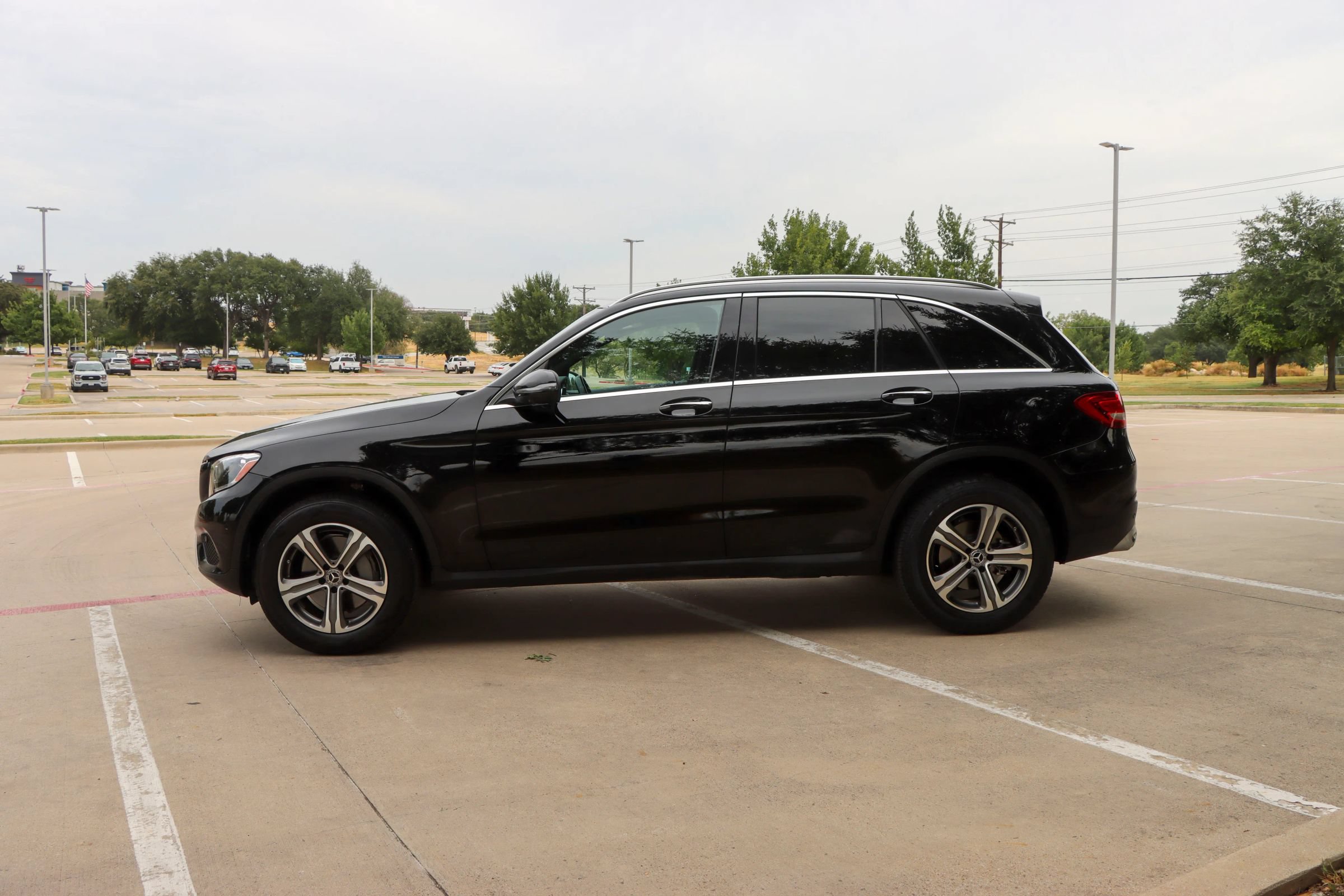 Used 2018 Mercedes-Benz GLC 300 w/ Multimedia Package image 4