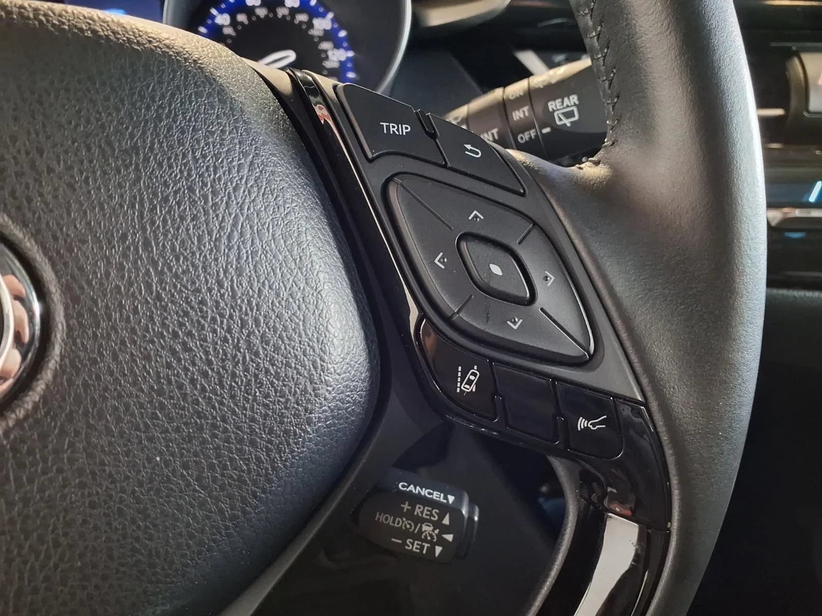 Used 2020 Toyota C-HR Limited FWD image 23