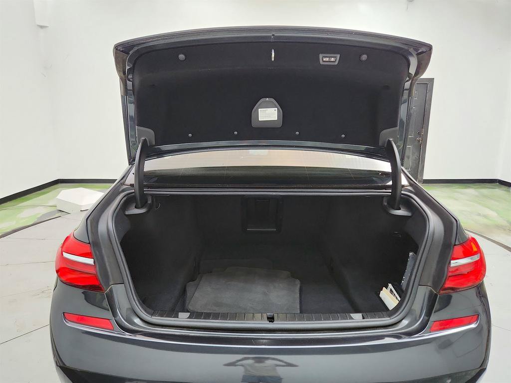 Used 2018 BMW 750i RWD image 32
