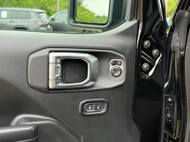 Used 2018 Jeep Wrangler Unlimited Rubicon AWD/4WD image 16
