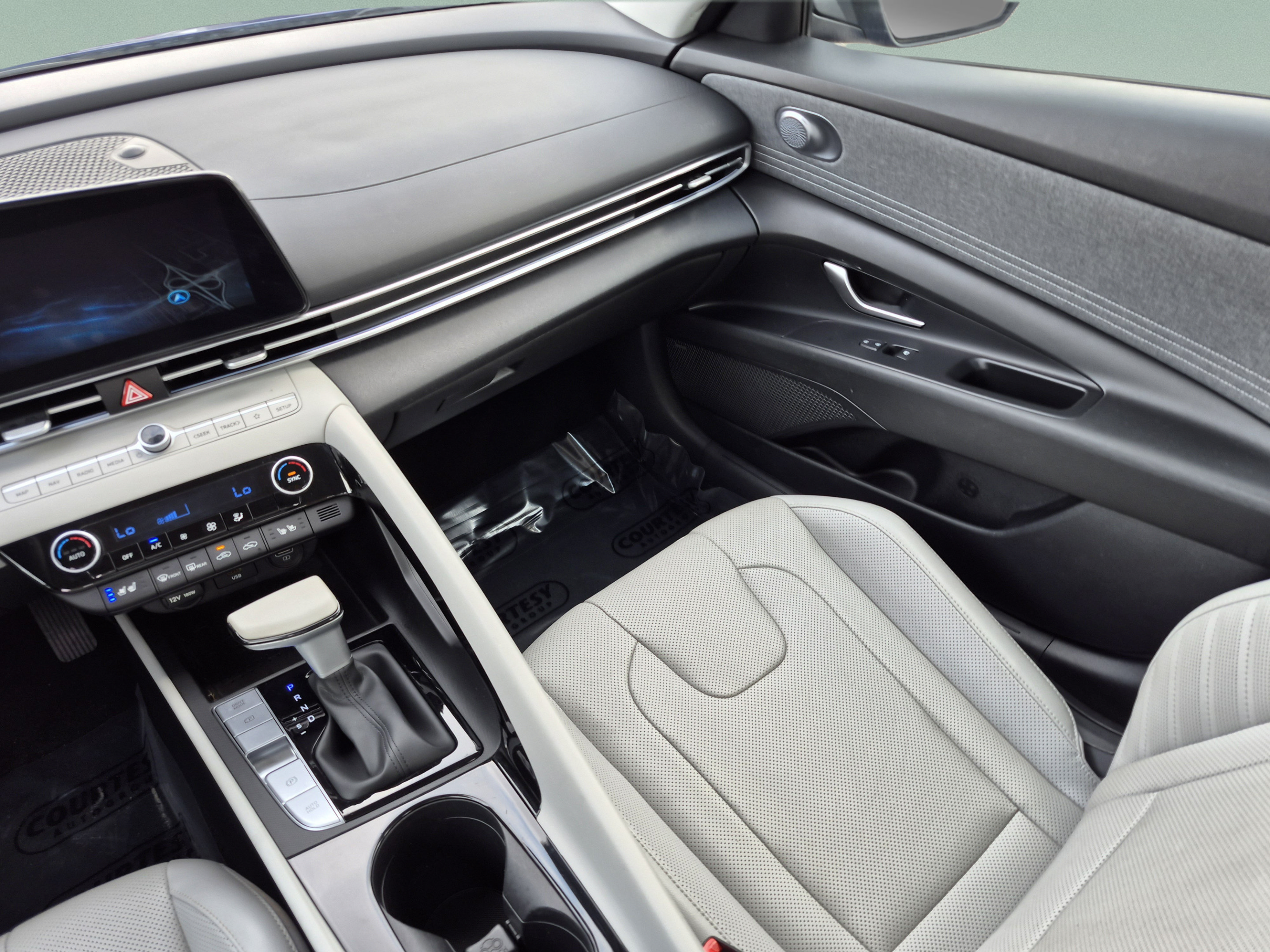 Used 2023 Hyundai Elantra Limited FWD image 13