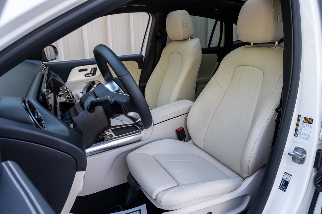 Used 2026 Mercedes-Benz GLA 250 w/ Sun & Sound Package image 15