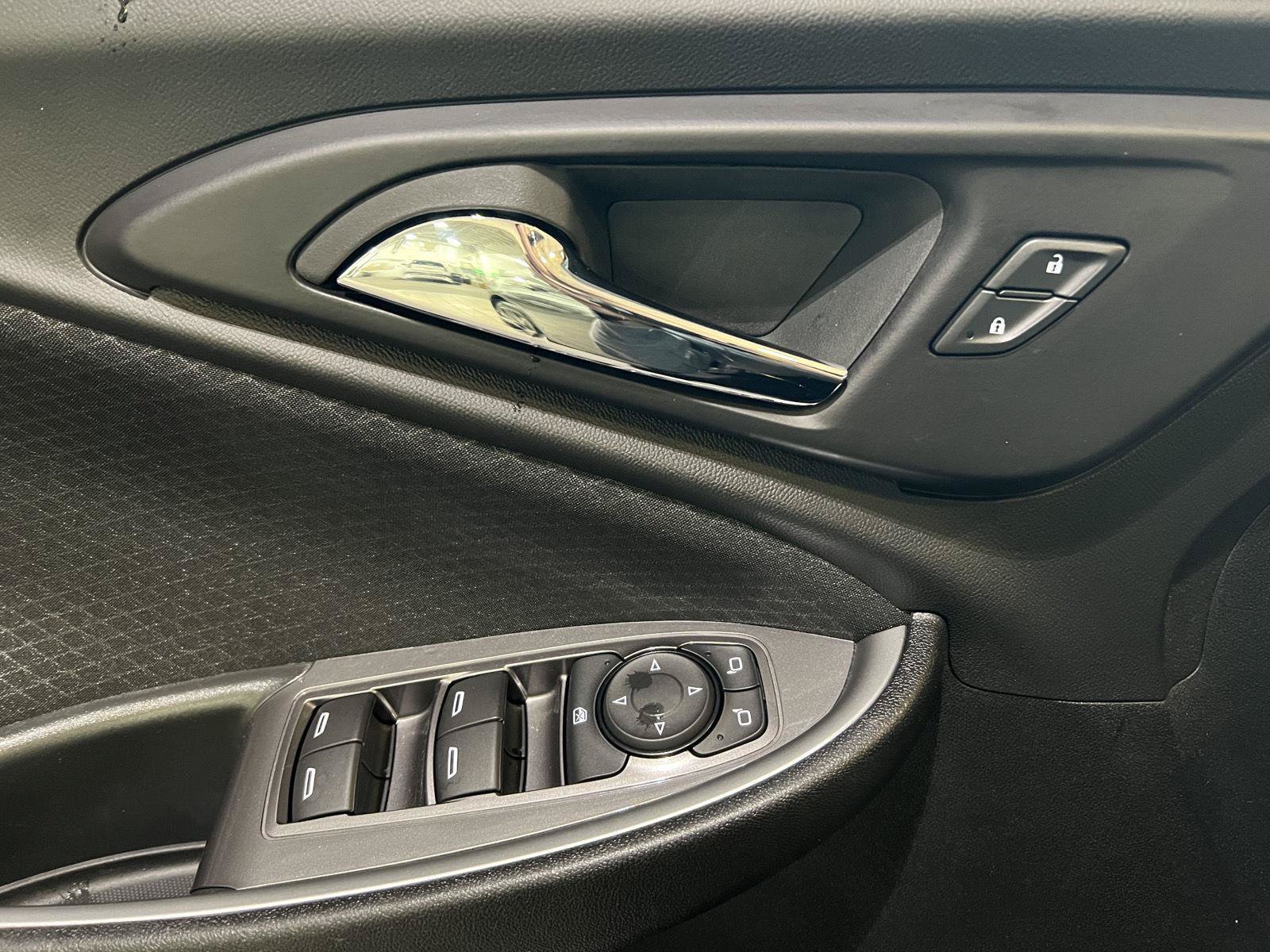 Used 2024 Chevrolet Malibu RS FWD image 13