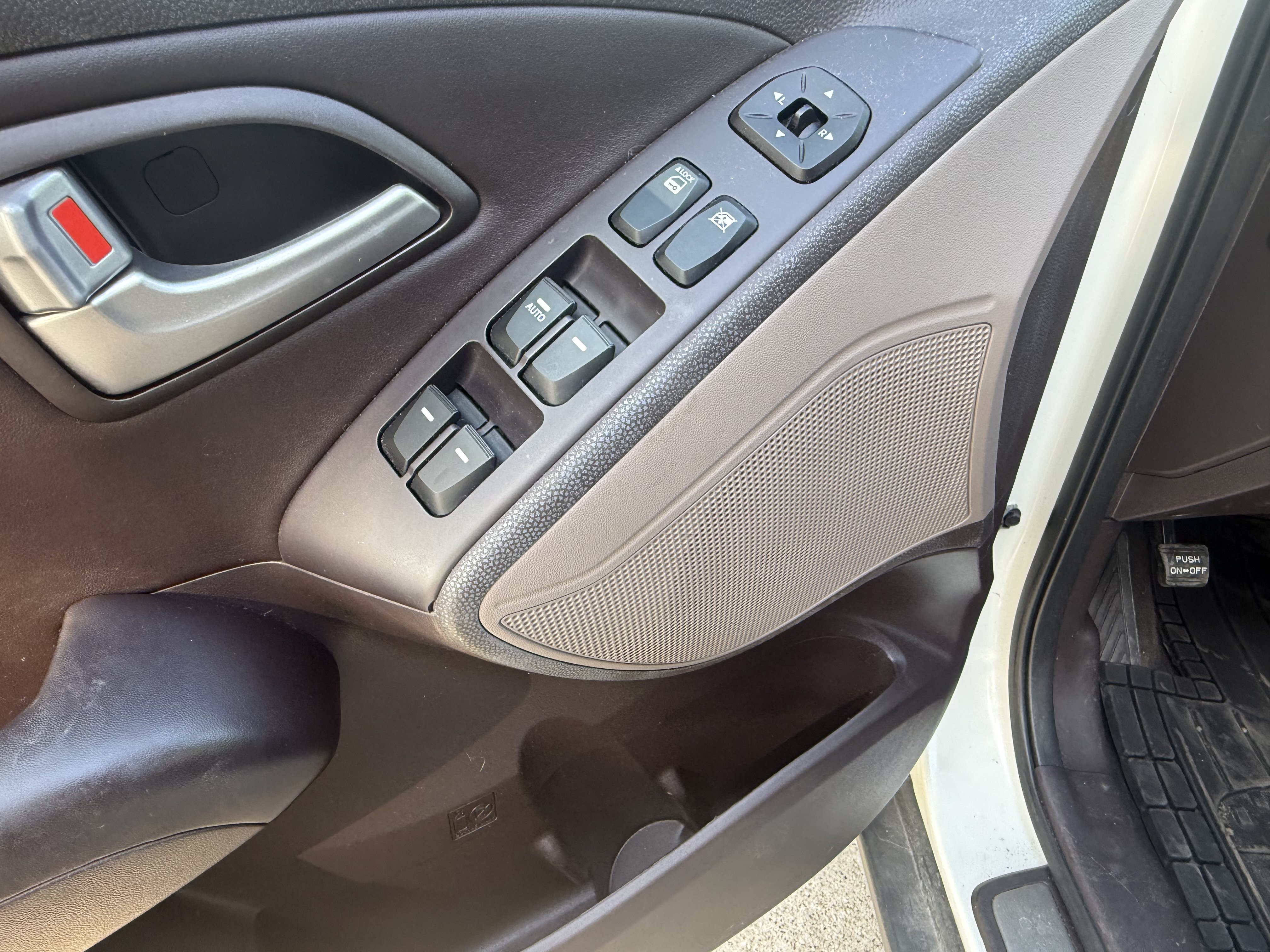 Used 2012 Hyundai Tucson Limited w/ Premium Pkg FWD image 12